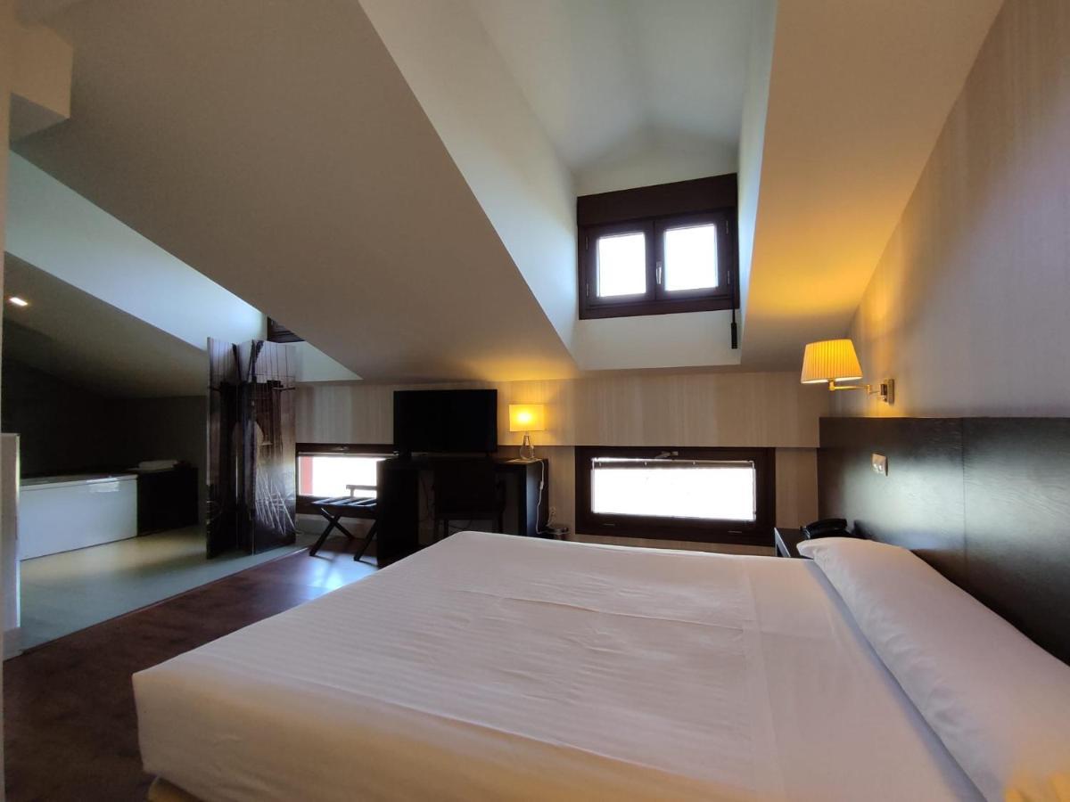 Hotel Puerta Del Arco Тудела-де-Дуэро Экстерьер фото