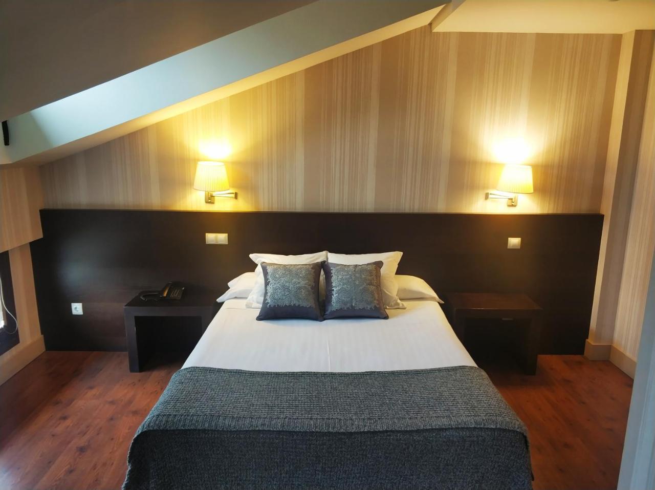Hotel Puerta Del Arco Тудела-де-Дуэро Экстерьер фото